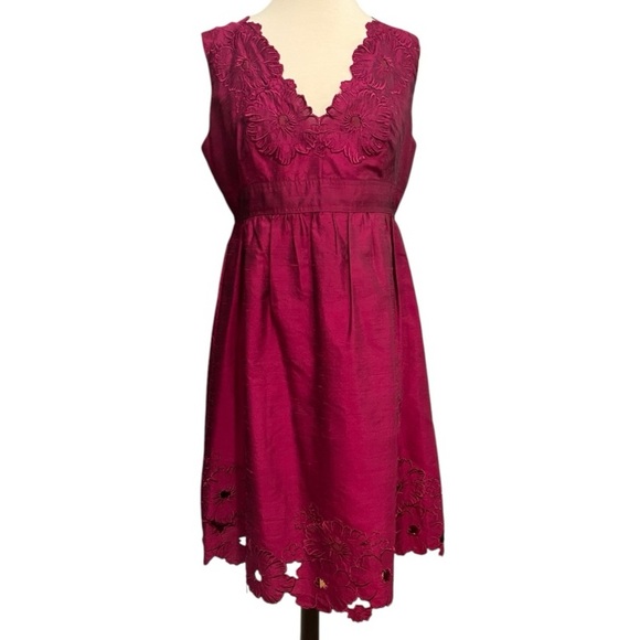 Adrianna Papell Dresses & Skirts - Adrianna Papell Burgundy Sleeveless V-neck Silk Cocktail Dress Size 10
